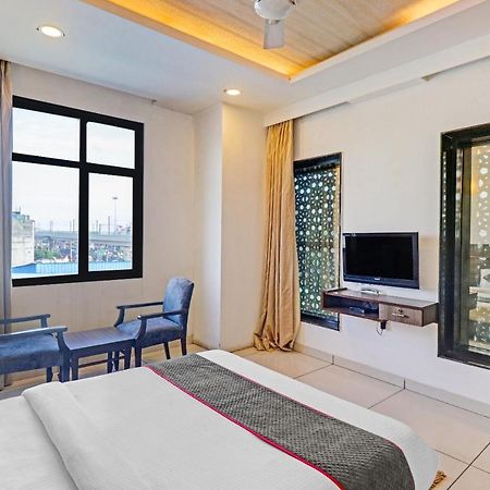 Oyo Townhouse 484 Sanskriti Hotell Delhi  Exteriör bild