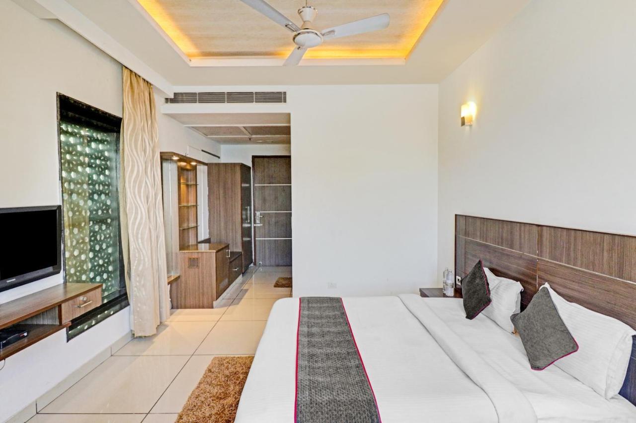Oyo Townhouse 484 Sanskriti Hotell Delhi  Exteriör bild