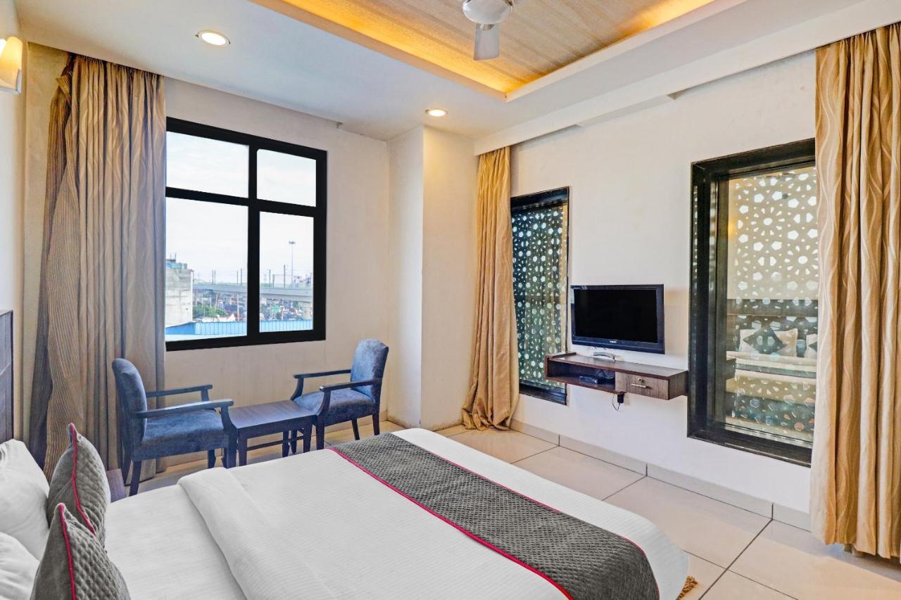 Oyo Townhouse 484 Sanskriti Hotell Delhi  Exteriör bild