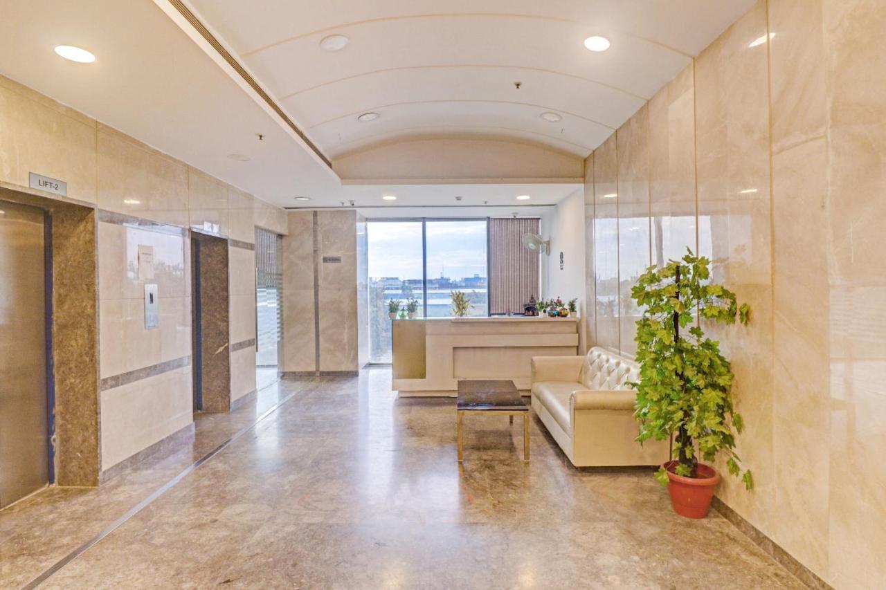 Oyo Townhouse 484 Sanskriti Hotell Delhi  Exteriör bild