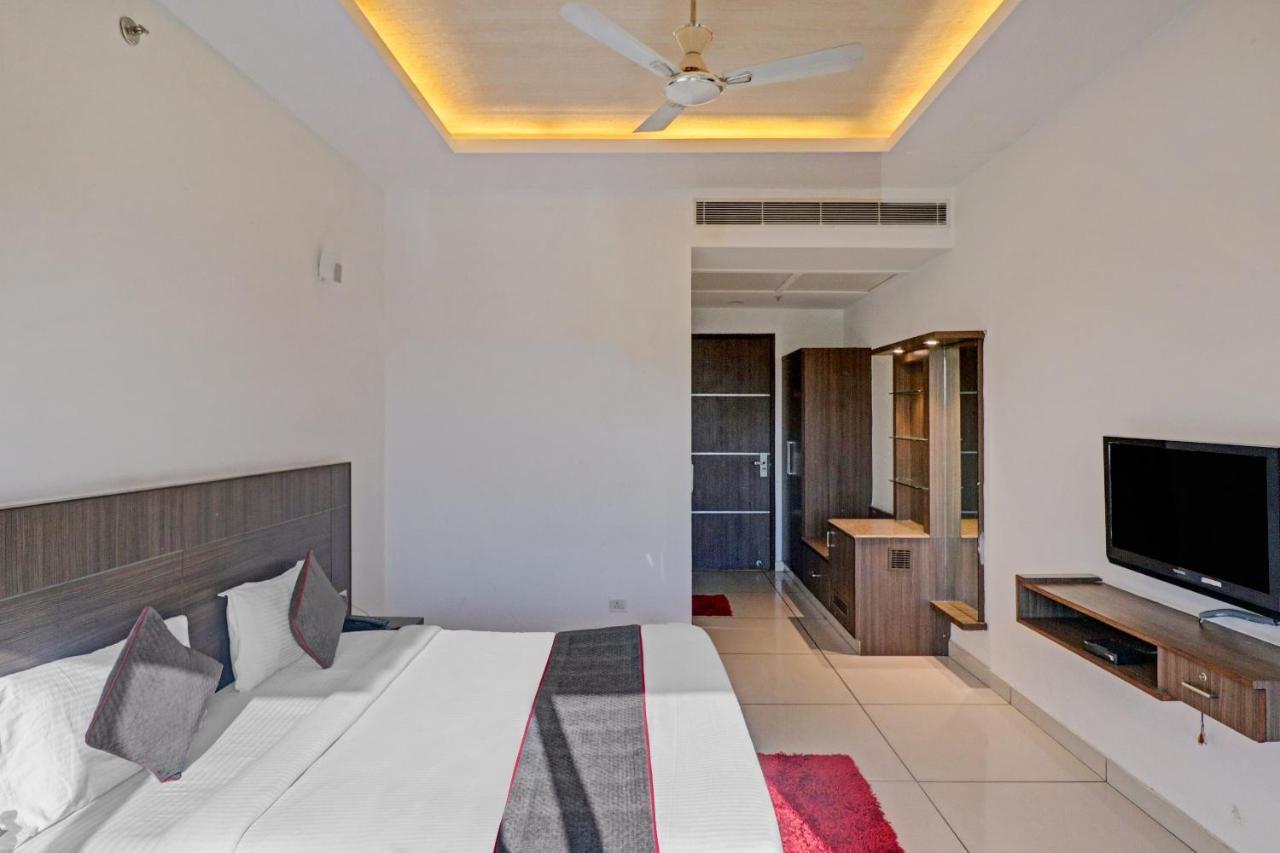 Oyo Townhouse 484 Sanskriti Hotell Delhi  Exteriör bild