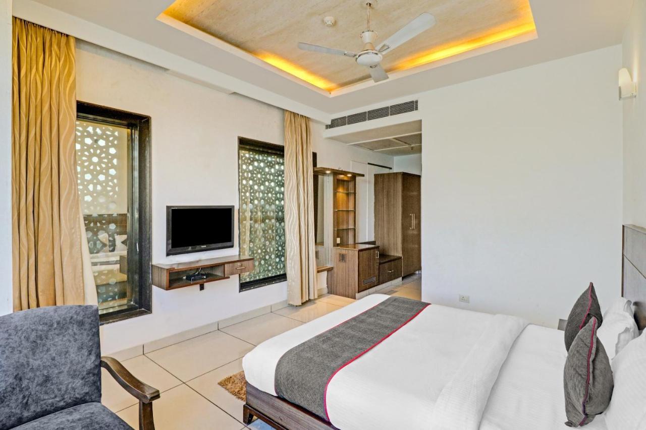 Oyo Townhouse 484 Sanskriti Hotell Delhi  Exteriör bild