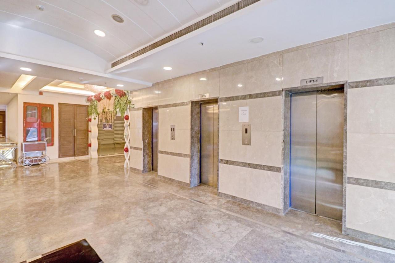 Oyo Townhouse 484 Sanskriti Hotell Delhi  Exteriör bild