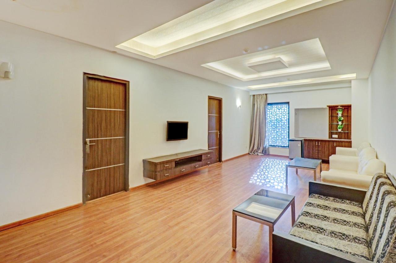 Oyo Townhouse 484 Sanskriti Hotell Delhi  Exteriör bild