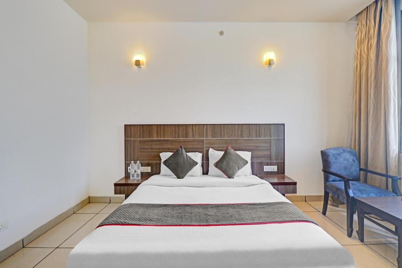 Oyo Townhouse 484 Sanskriti Hotell Delhi  Exteriör bild