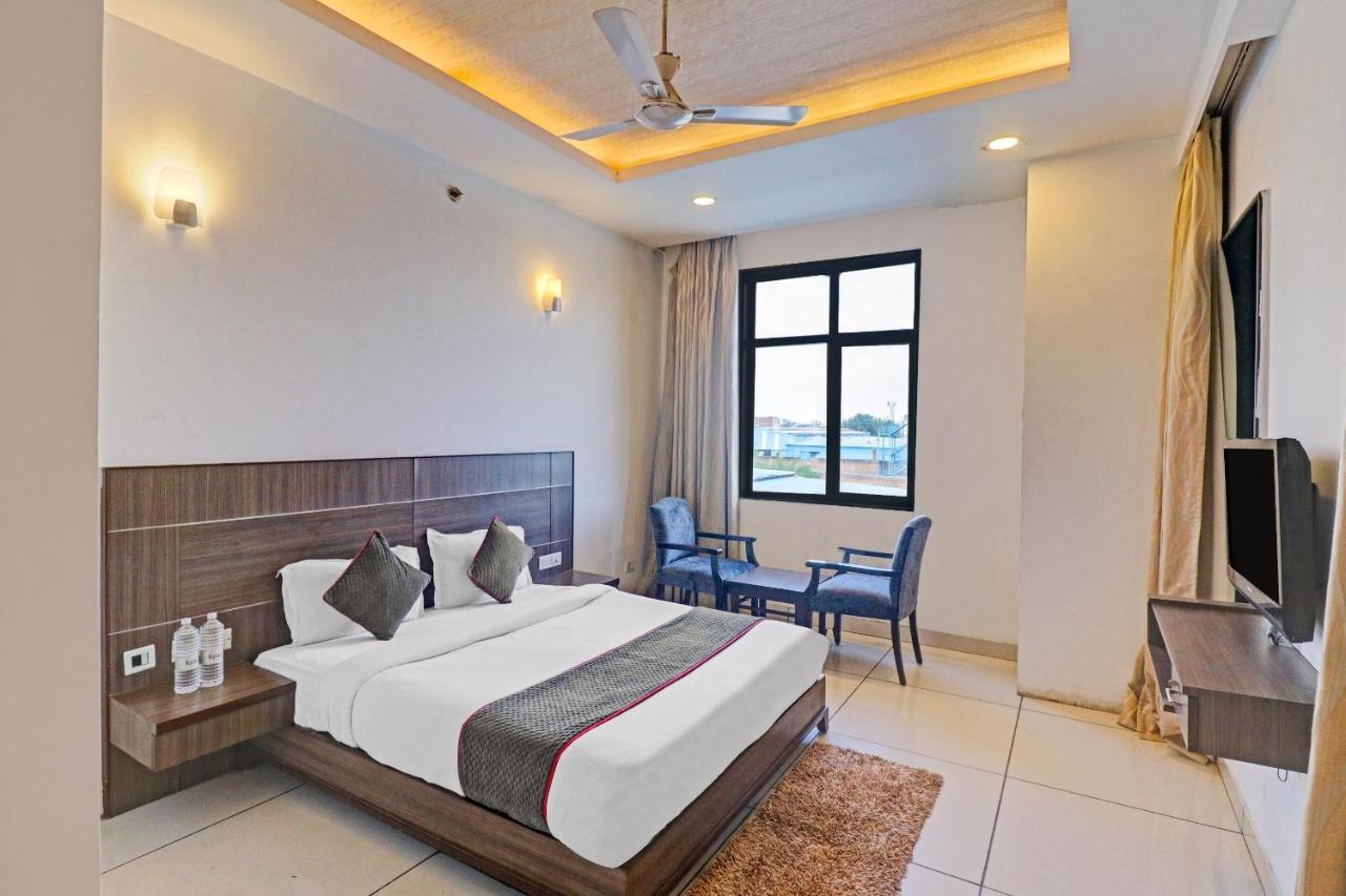 Oyo Townhouse 484 Sanskriti Hotell Delhi  Exteriör bild