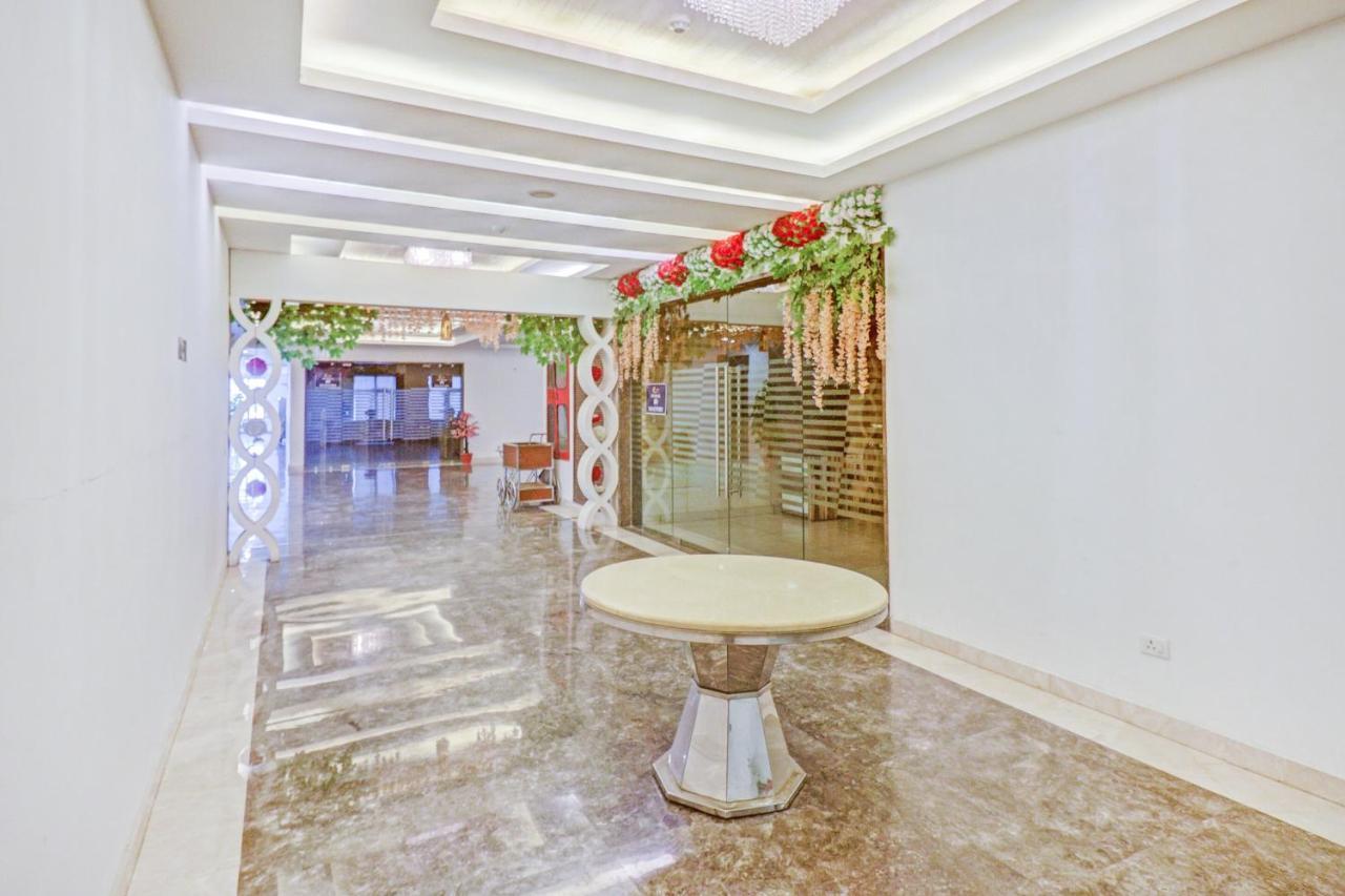 Oyo Townhouse 484 Sanskriti Hotell Delhi  Exteriör bild
