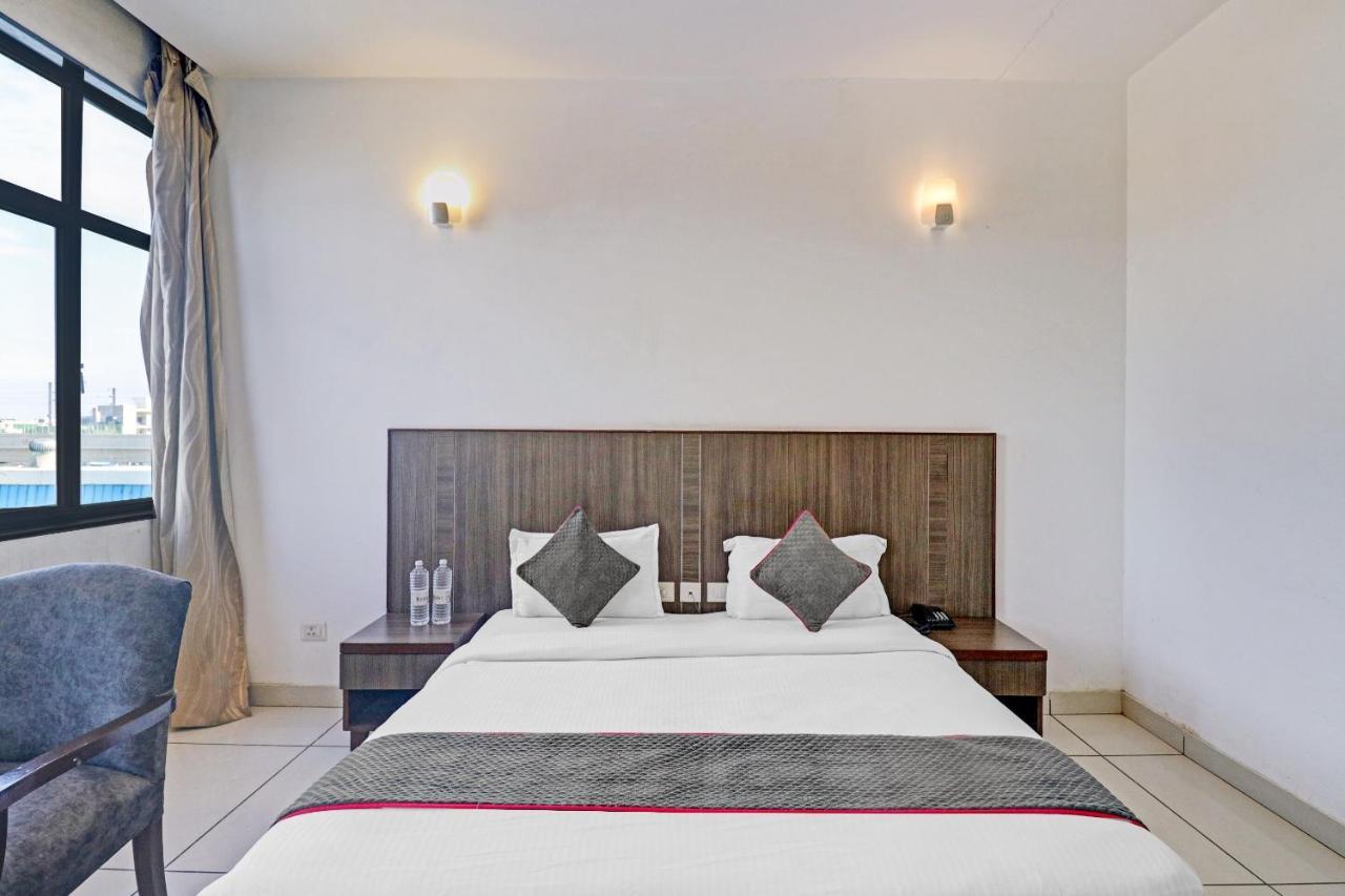 Oyo Townhouse 484 Sanskriti Hotell Delhi  Exteriör bild