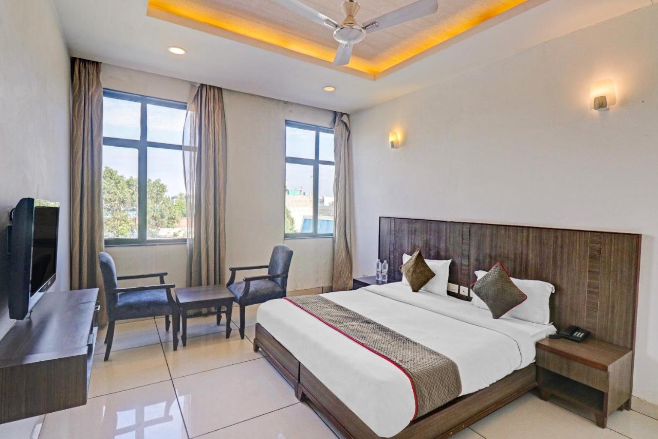 Oyo Townhouse 484 Sanskriti Hotell Delhi  Exteriör bild