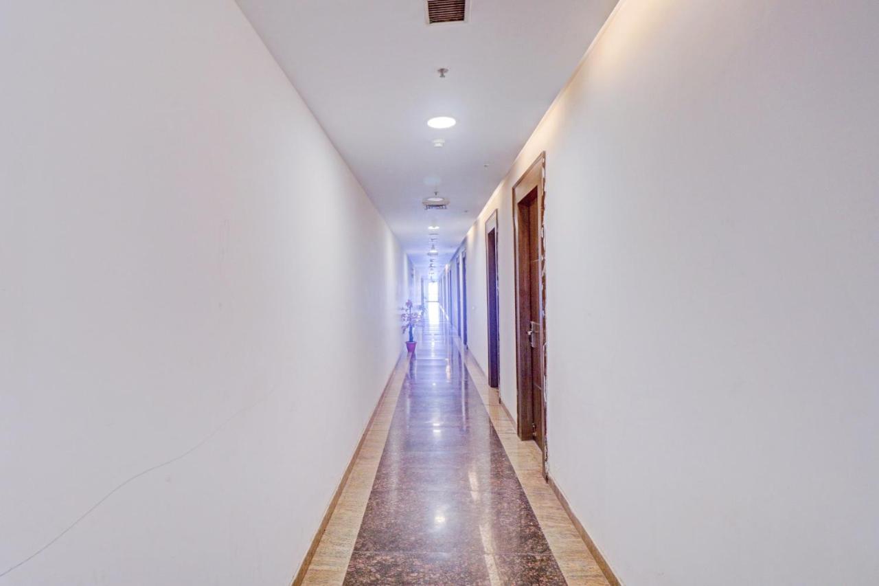 Oyo Townhouse 484 Sanskriti Hotell Delhi  Exteriör bild